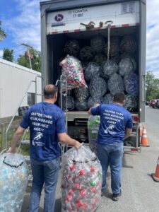 benjamin daniels and steven jankowski loading the donation truck for mohawk humane